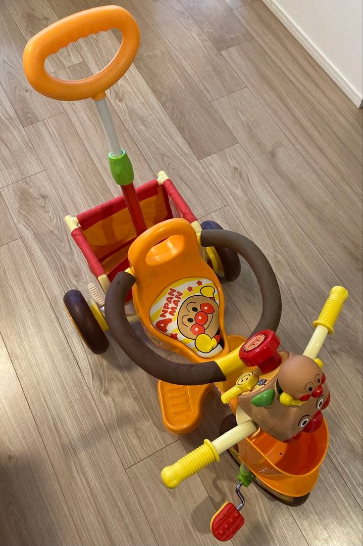 美品】おでかけ三輪車 わくわくアンパンマンごうピースII オレンジ