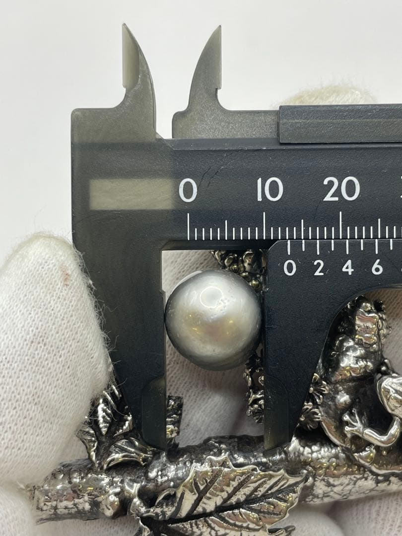 創作工房　KENZO silver 黒真珠ブローチ　カエル　 花モチーフ13mm