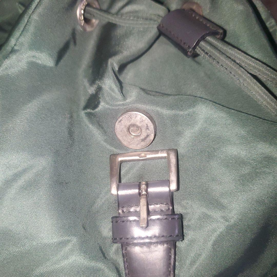 美品 PRADA グリーン ナイロンリュック