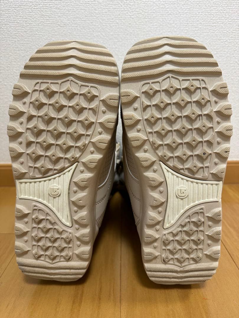 美品 2023モデル BURTON MINT 23.5cm 可愛い 初心者