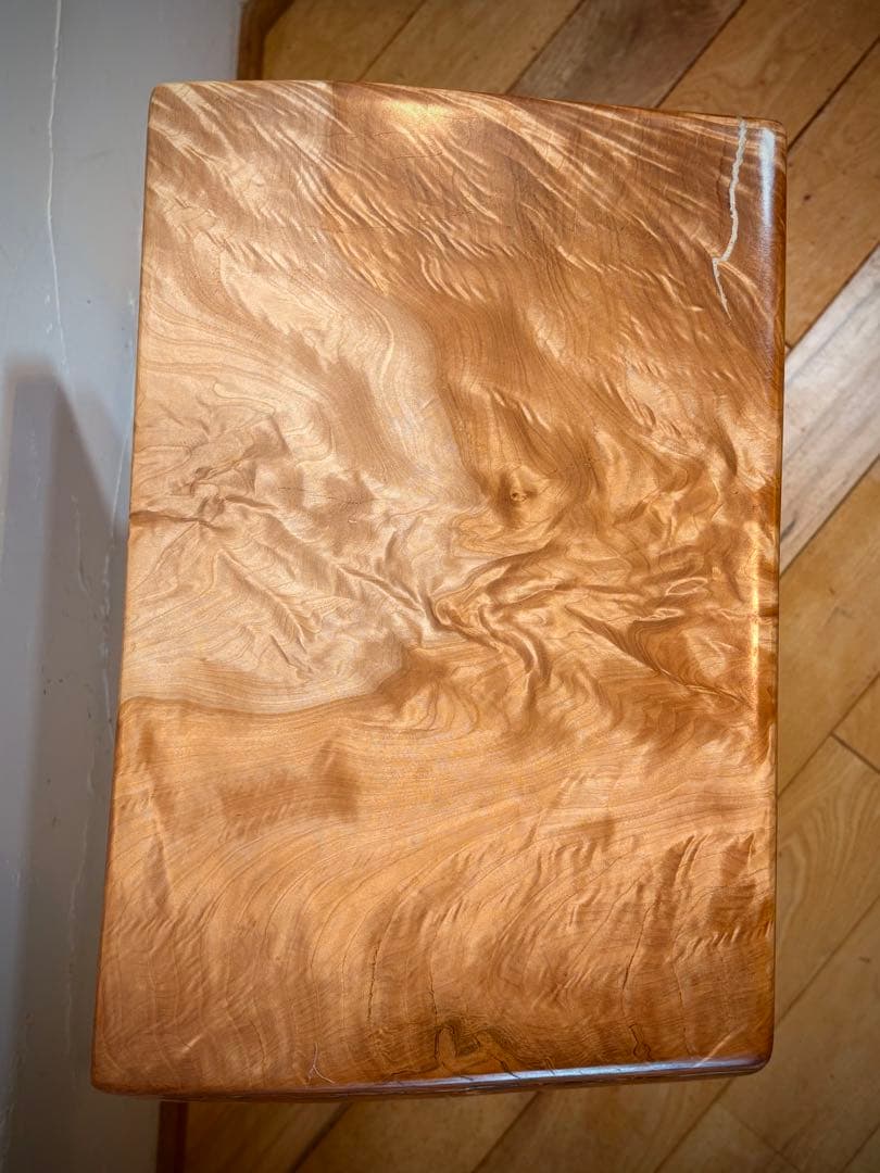 無垢材サイドテーブル　天然木　栃　家具