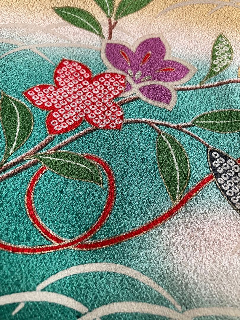 七五三　七歳祝い着　高級正絹着物　古典柄　立涌　籠目 波文　蝶菊梅萩　三段ぼかし