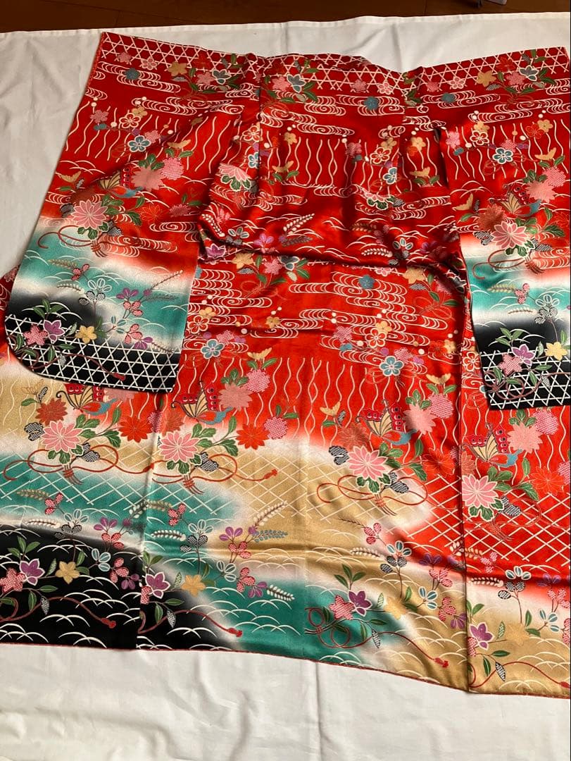 七五三　七歳祝い着　高級正絹着物　古典柄　立涌　籠目 波文　蝶菊梅萩　三段ぼかし