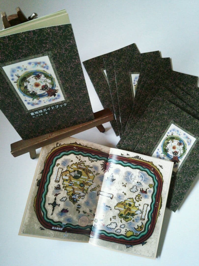 【原画】『大陸間移動装置』（絵画　動物　チワワ　黒猫　植物　龍　苔　蛇）