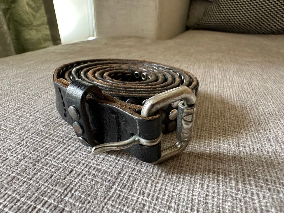 HTC euro ナローベルト スタッズ付きのブラックレザー製ベルト