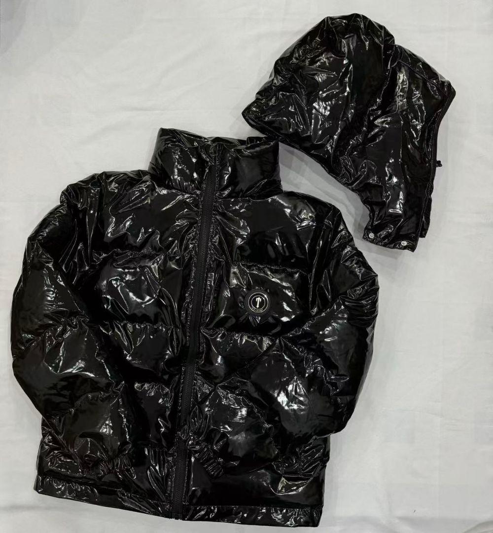 trapstar ブラックダウンジャケット 光沢仕上げ-商品を激安価格