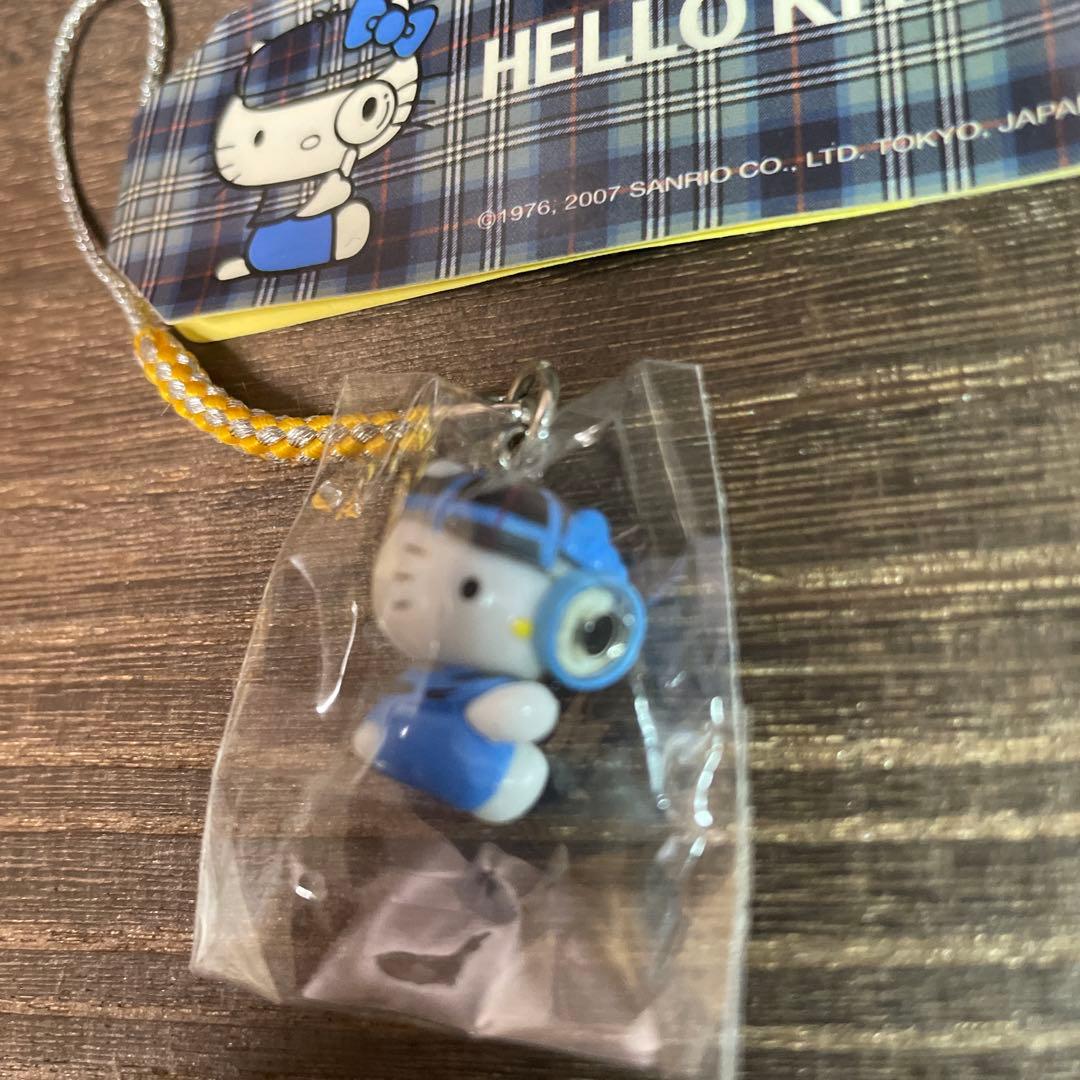【未使用未開封】ご当地ハローキティ　根付け　探偵　青チェック　激レア　希少