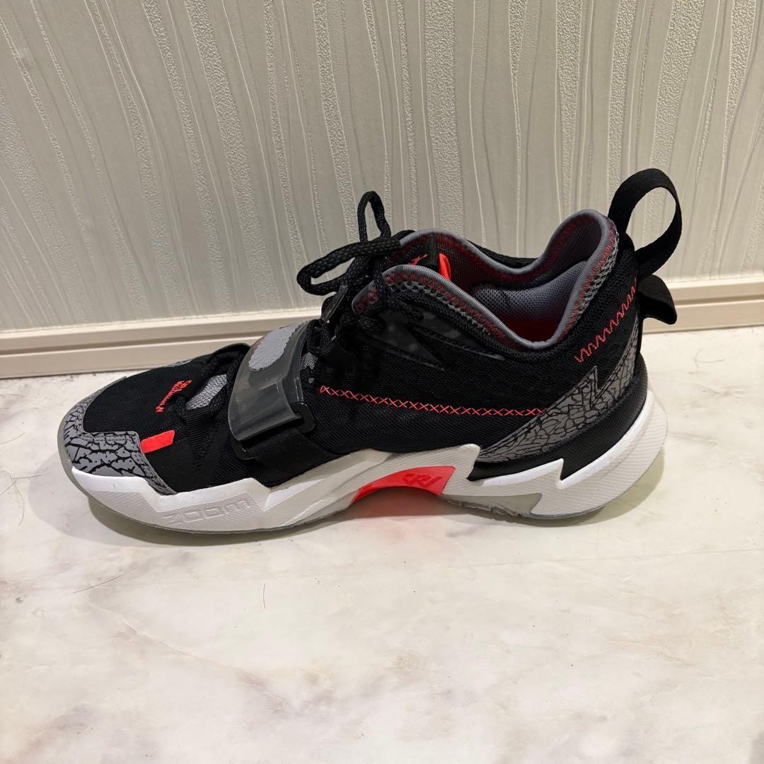 Nike バスケットボールシューズ 黒/赤