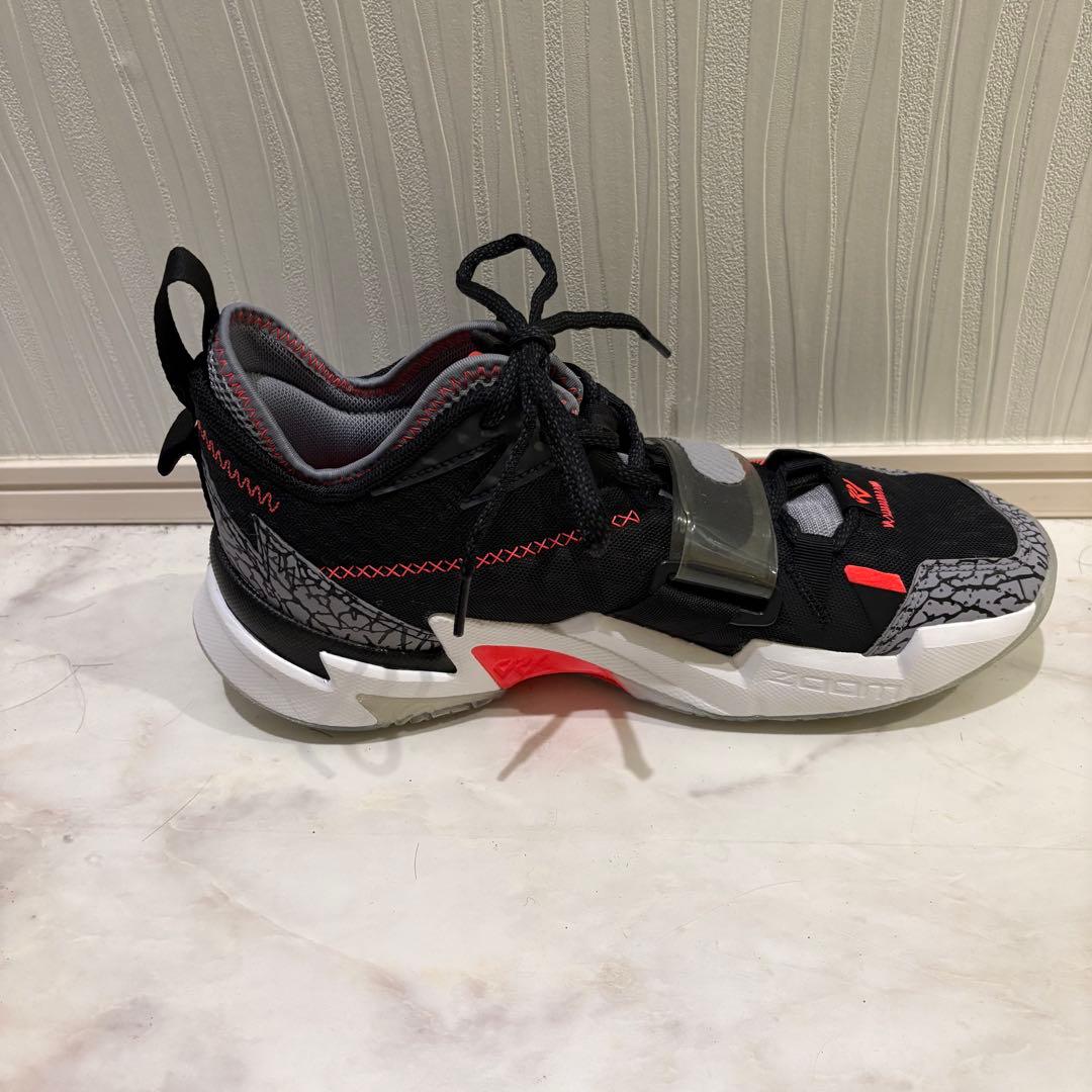 Nike バスケットボールシューズ 黒/赤