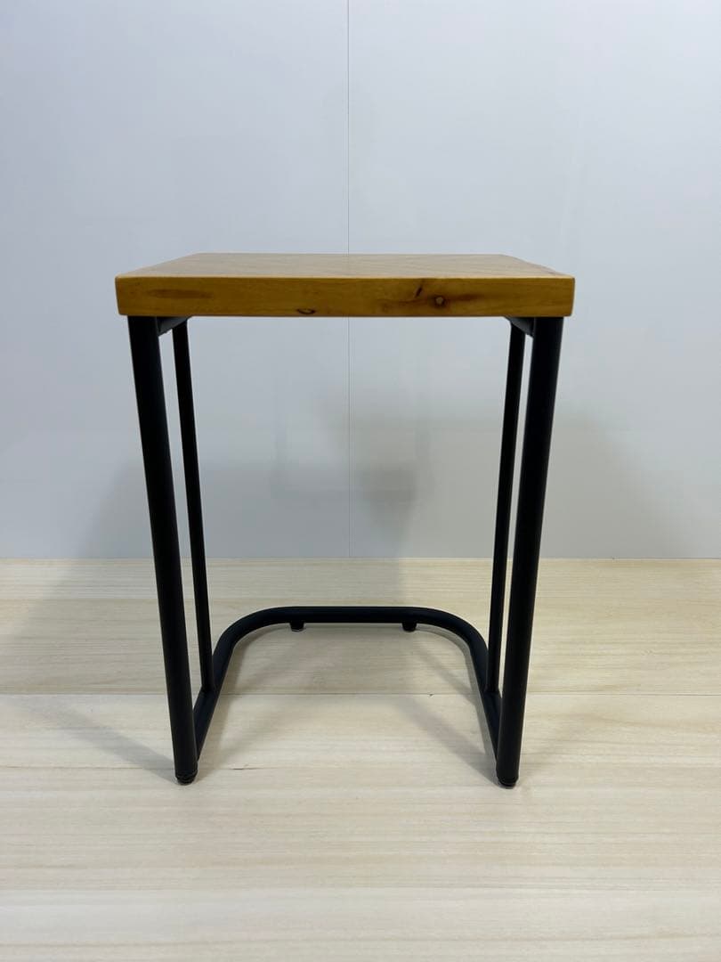 サン ダーティ ヘリンボーン サイドテーブル コの字　ナイトテーブル　スチール