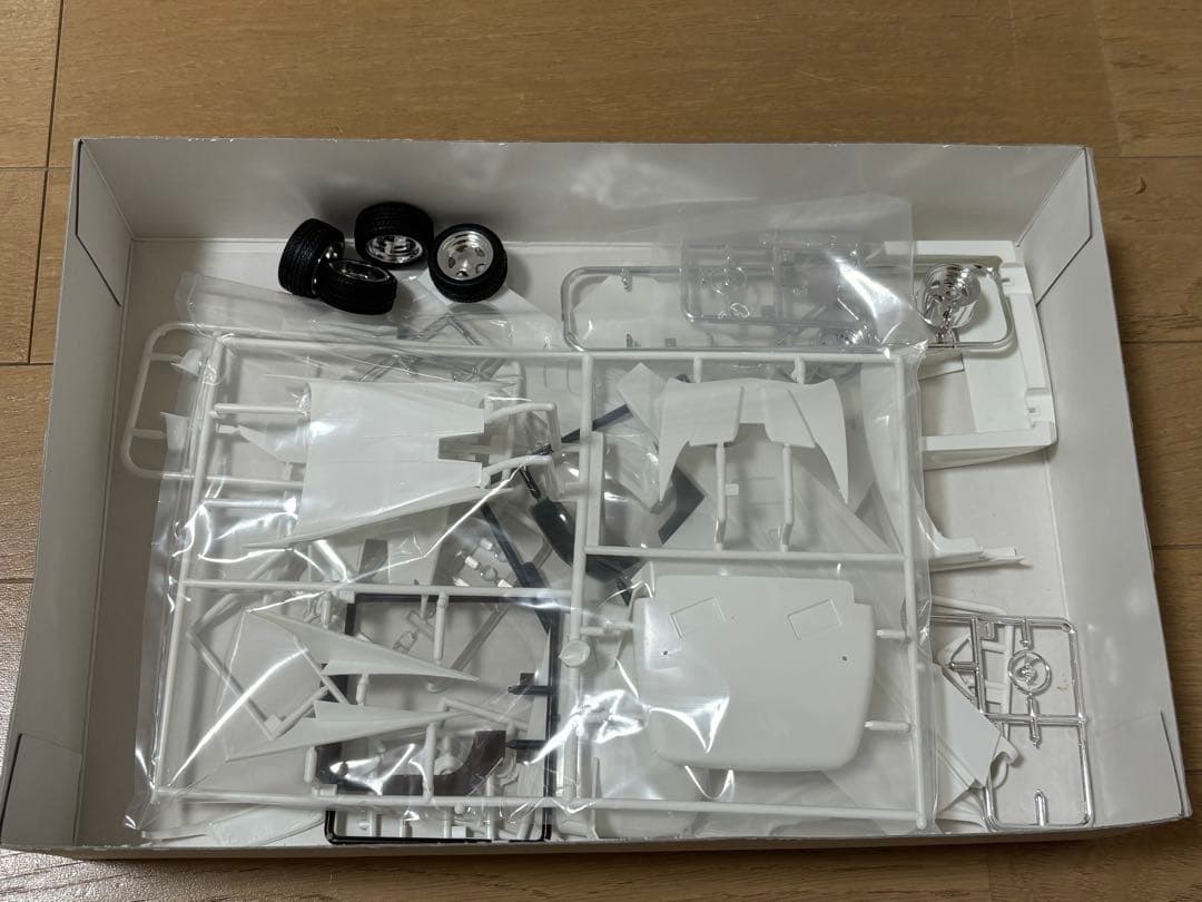 アオシマ1/24アズマックス100ハイエース、バニングパーツセット(ジャンク品)