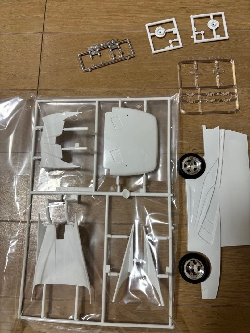 アオシマ1/24アズマックス100ハイエース、バニングパーツセット(ジャンク品)