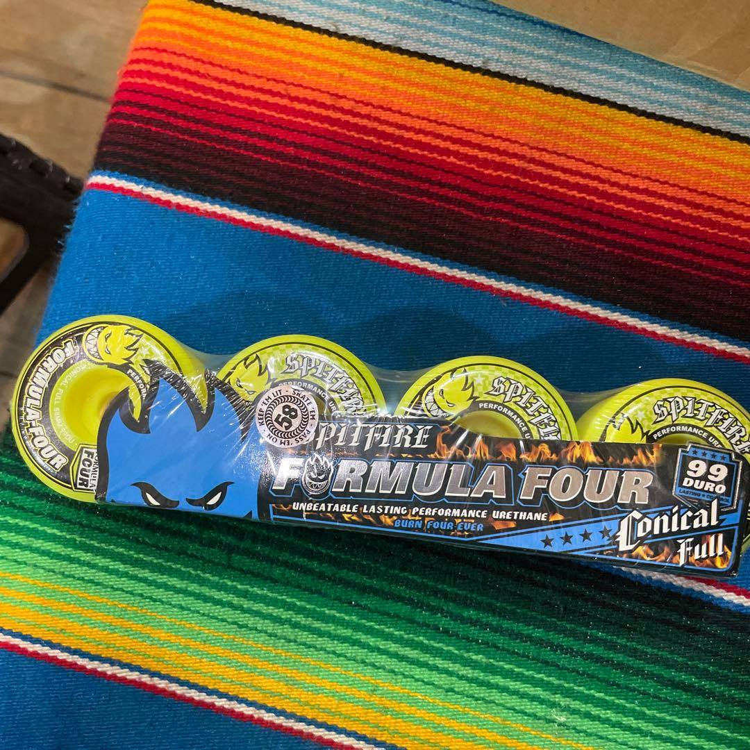 Spitfire Formula Four 58mm99Duroスケボーウィール