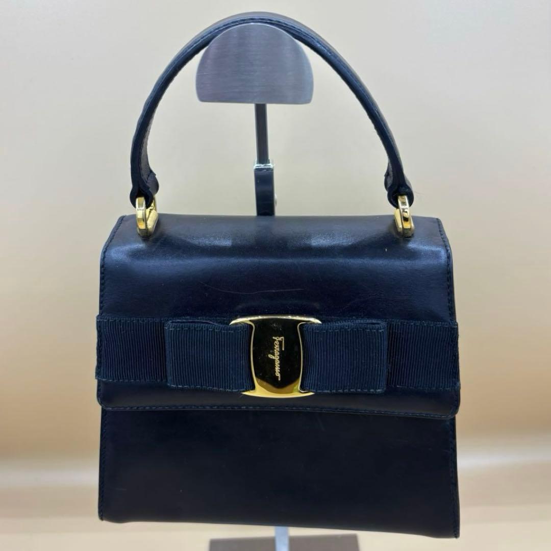 Salvatore Ferragamo ヴァラ リボン レザー ハンドバッグ - メルカリ