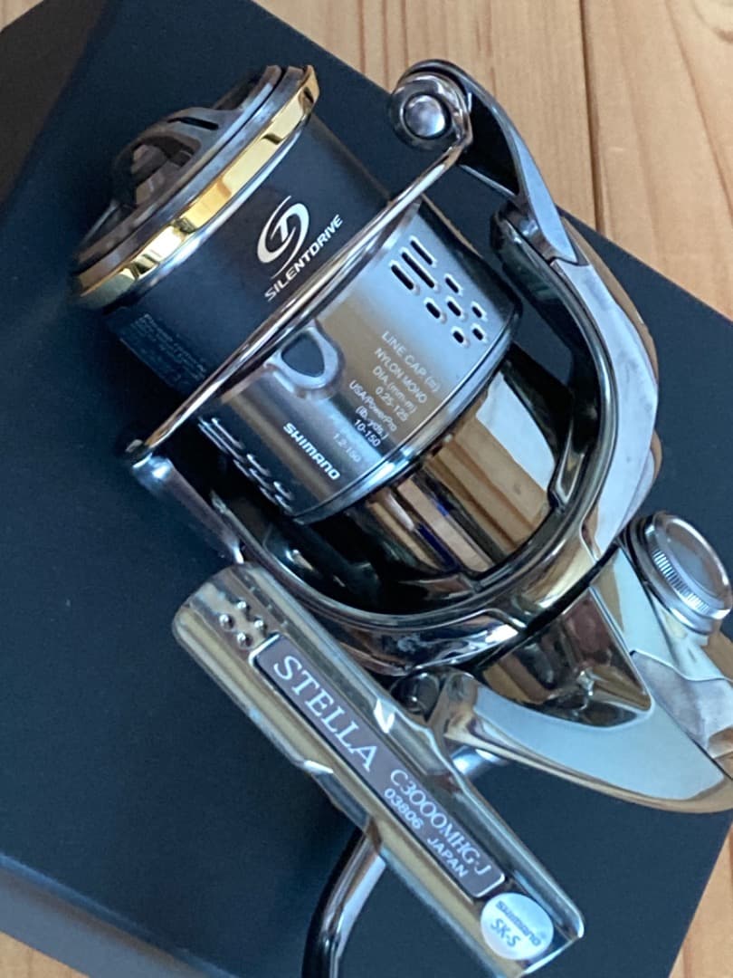 【超美品】18ステラC3000MHG スピニングリール