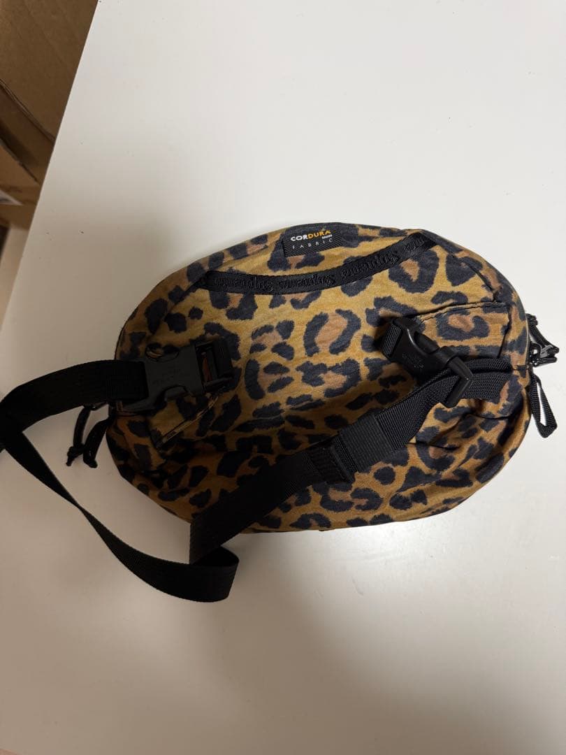 Supreme ヒョウ柄 ボディバッグ - メルカリ