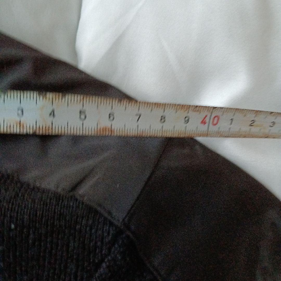 ヴェルサーチ黒のフルジップアップセーター Vエンブレム付き