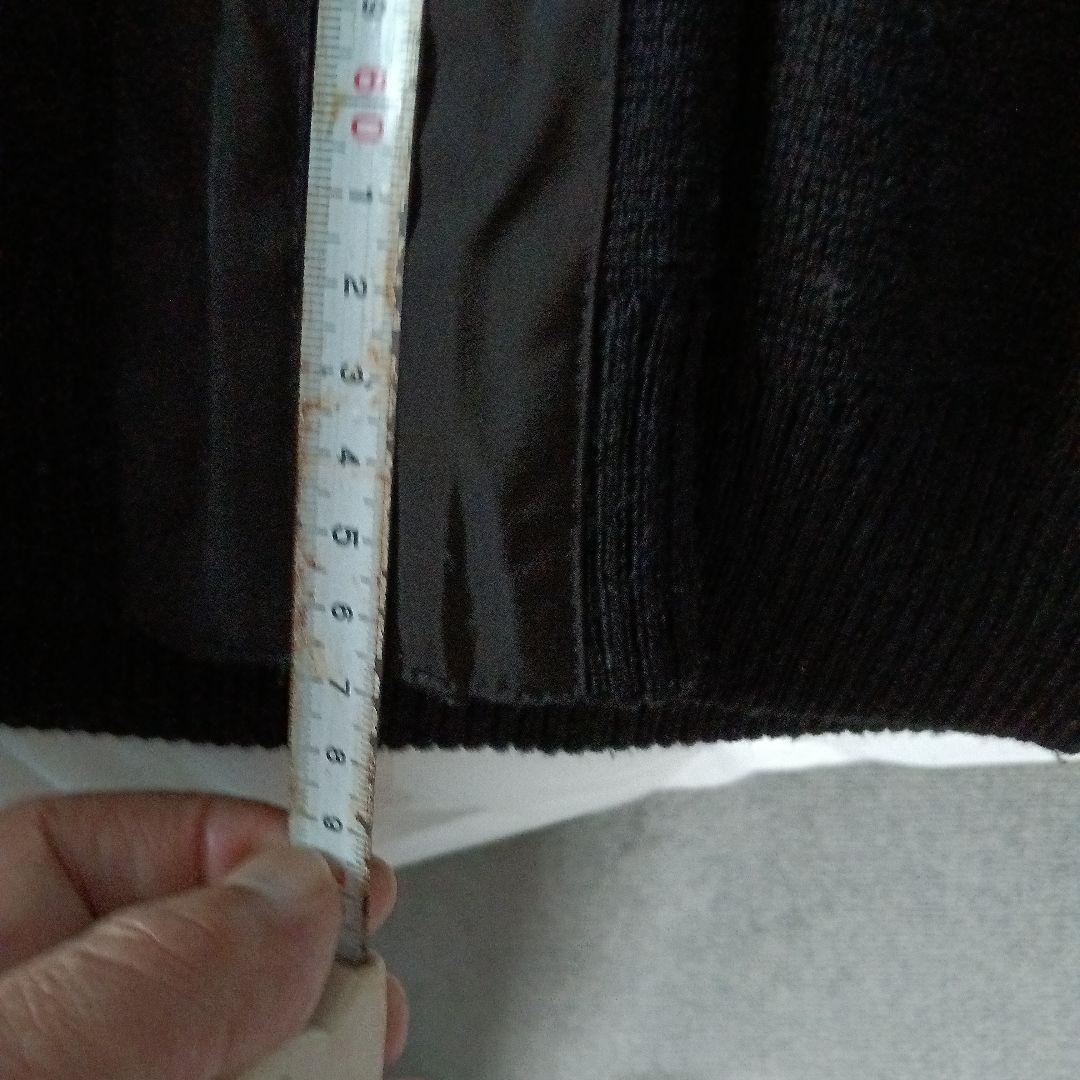 ヴェルサーチ黒のフルジップアップセーター Vエンブレム付き