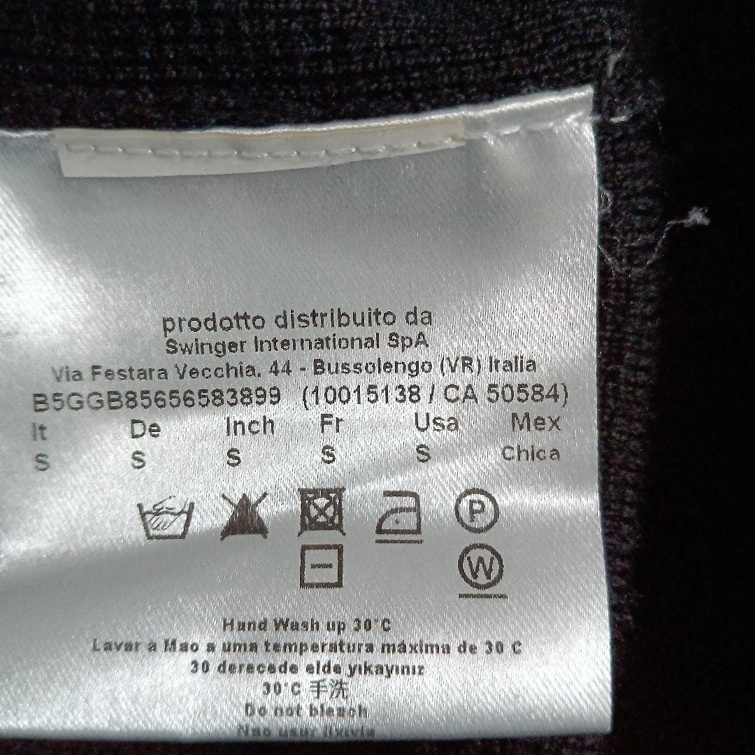 ヴェルサーチ黒のフルジップアップセーター Vエンブレム付き