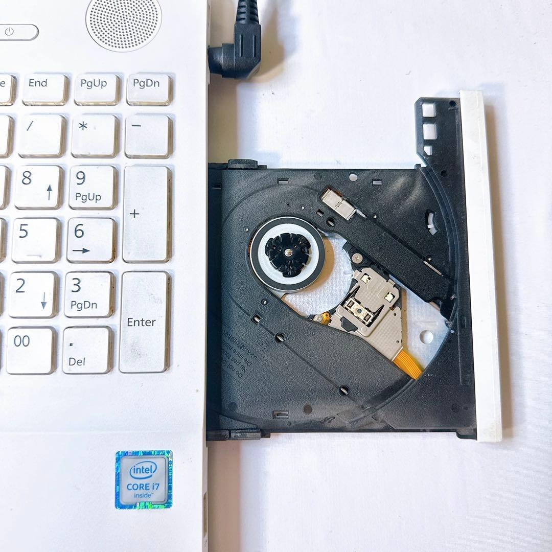 ホワイト可愛い❤️高性能Core i7❤️Windows11、SSD、面倒な設定済み