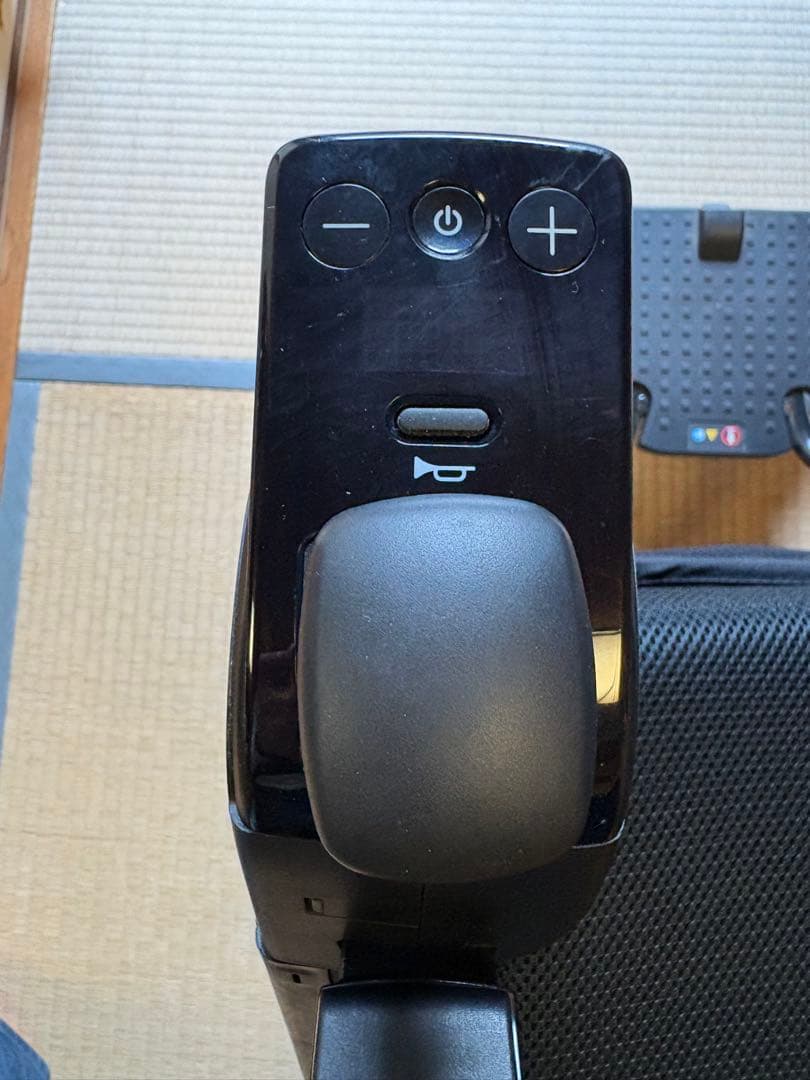 折りたたみ式電動車椅子　WHILL Model F