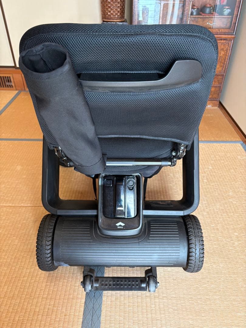 折りたたみ式電動車椅子　WHILL Model F