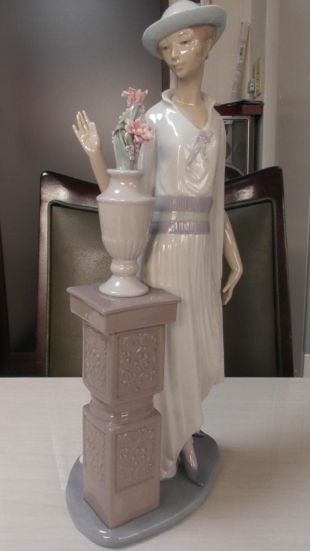 Ｊuny　LLADRO　リヤドロ　【グランドカジノ】２　リアドロ L520 LLADRO（リヤドロ） リヤドロ（Lladro リアドロ 陶器人形 置物） 花と