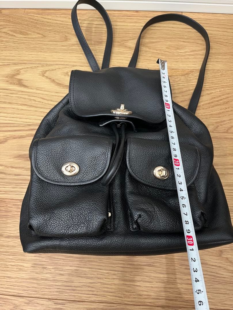《美品》coach黒 レザー フラップ付きバックパック