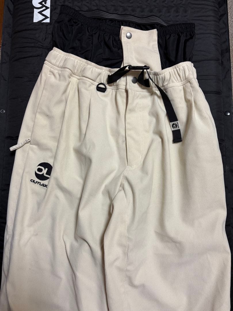 スノーボードウェア　outlax コーデュロイプルオーバーセットアップ