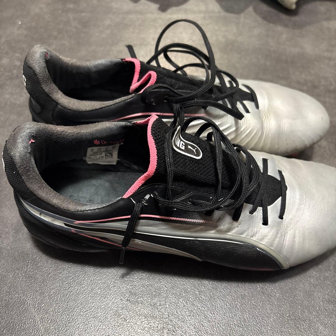 プーマキング　サッカースパイク