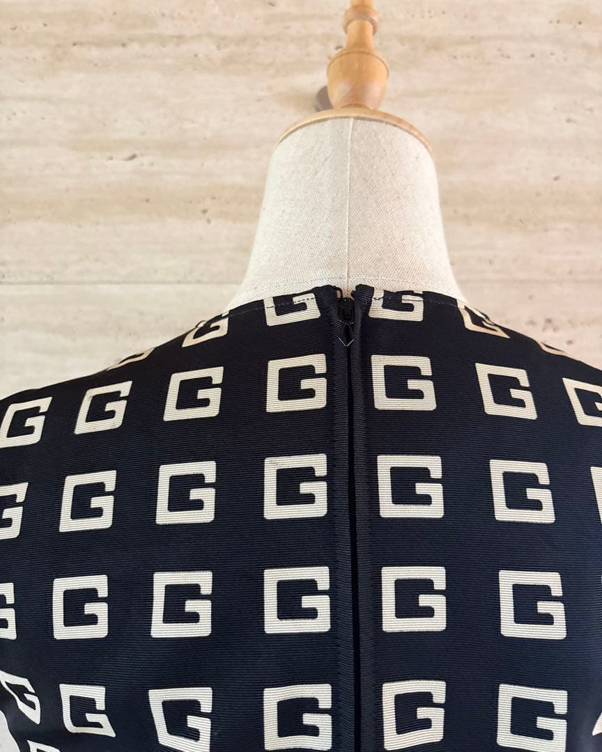 GUCCI 】美品！ミニワンピース ノースリーブ G柄 スクエア ベルト付き