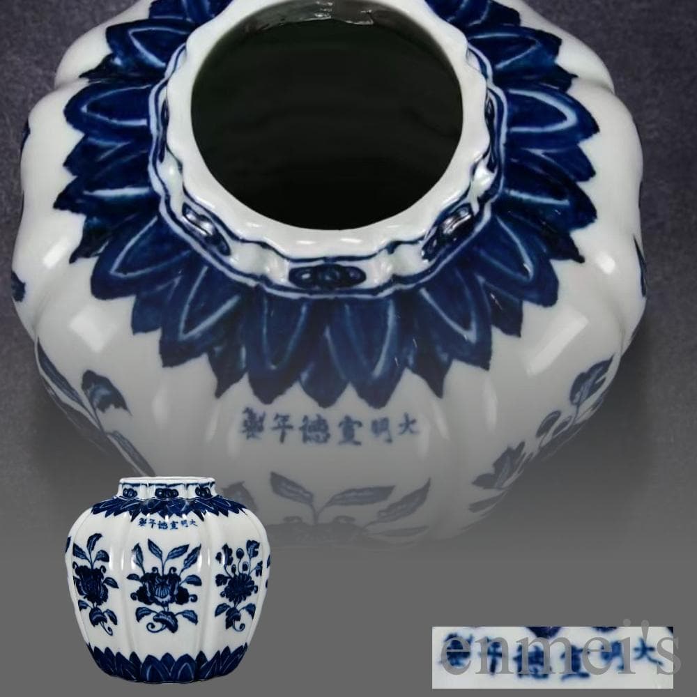 中国古美術・珍品・大明宣徳紋・青花纏枝花紋缶・瓜棱形・青花磁