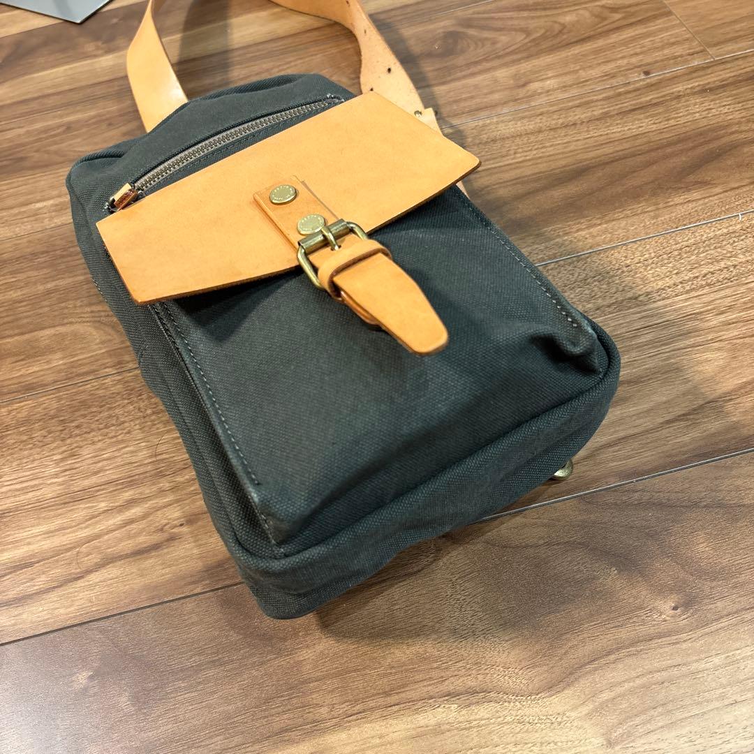 極美品】キソラ kissora 帆布キャンパス×レザー ボディーバッグ