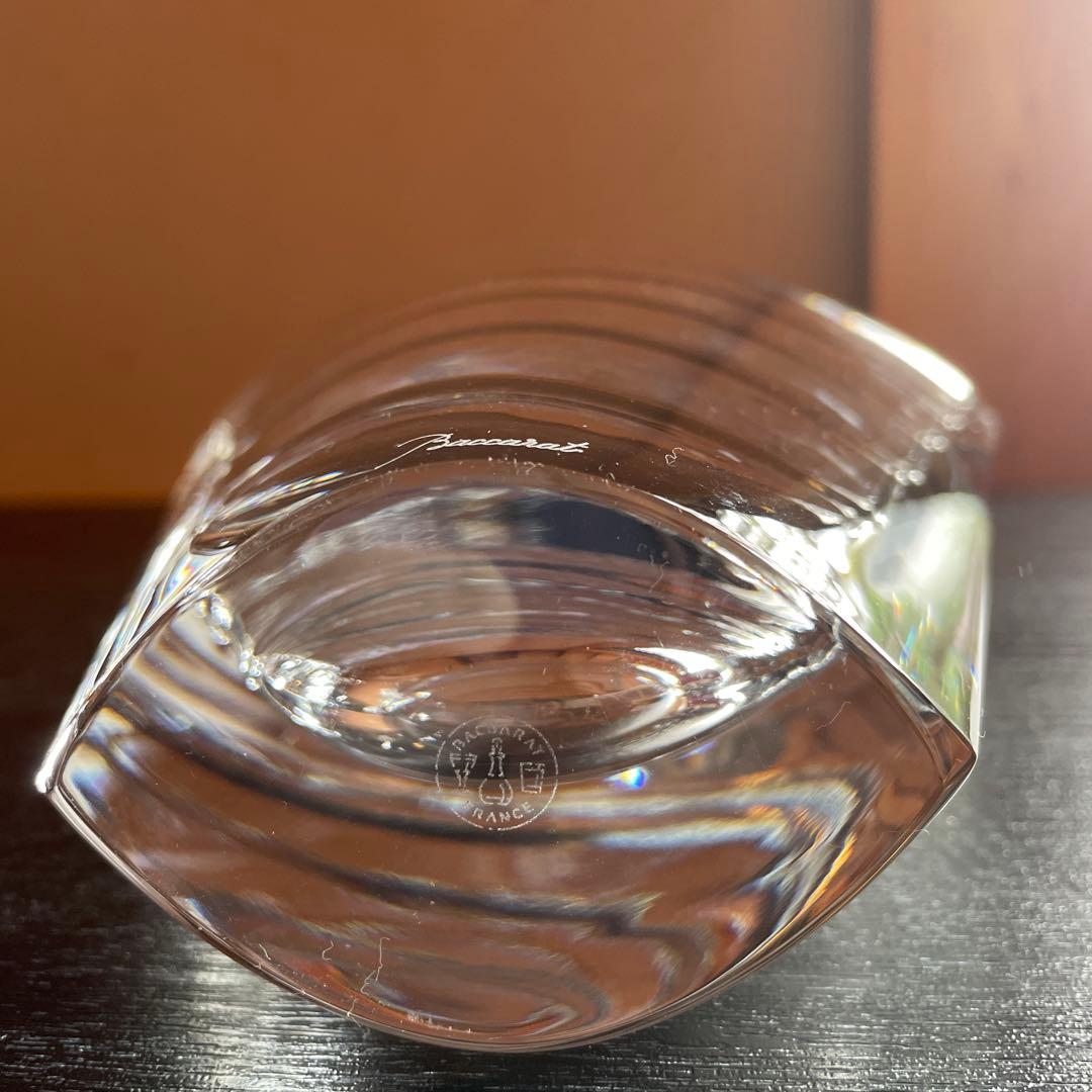 引*離様 【新品・未使用品】バカラ ウエーブ 花瓶 箱付き