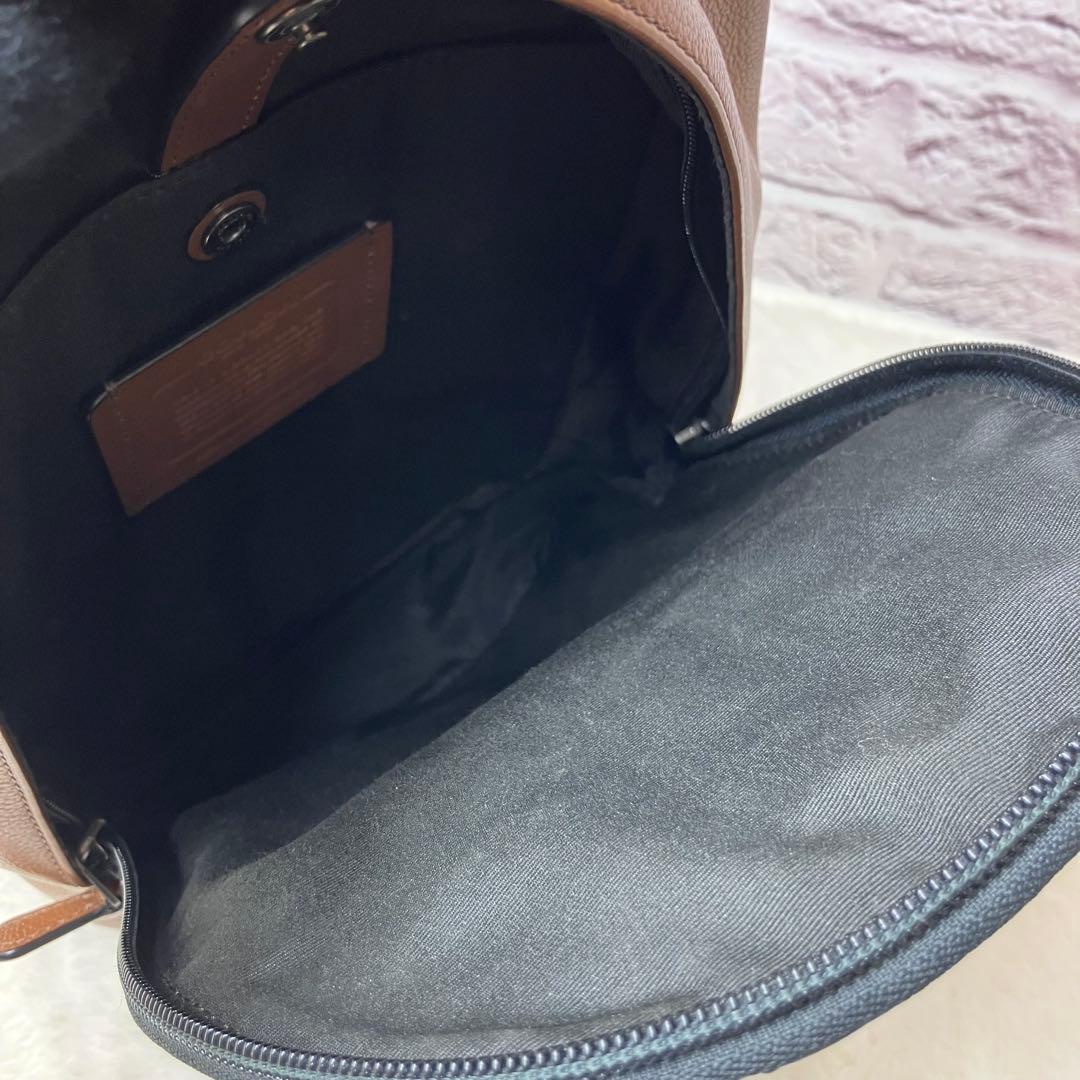 極美品✨コーチ 本革 レザー ストライプ チャーム付き ボディバッグ 斜め掛け