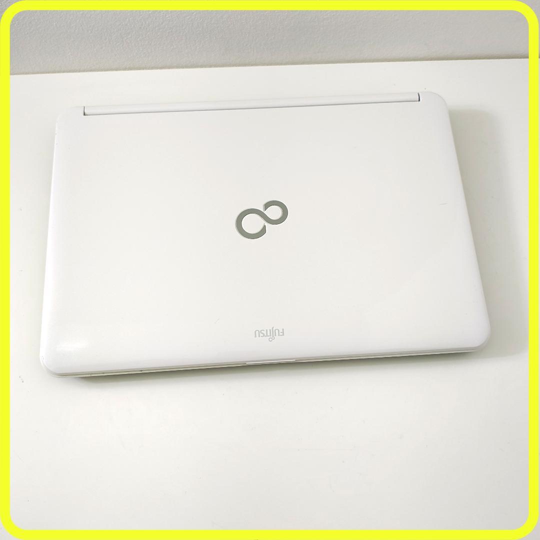 白　Corei7　SSD512GB⭐️windows11　ノートパソコン　758