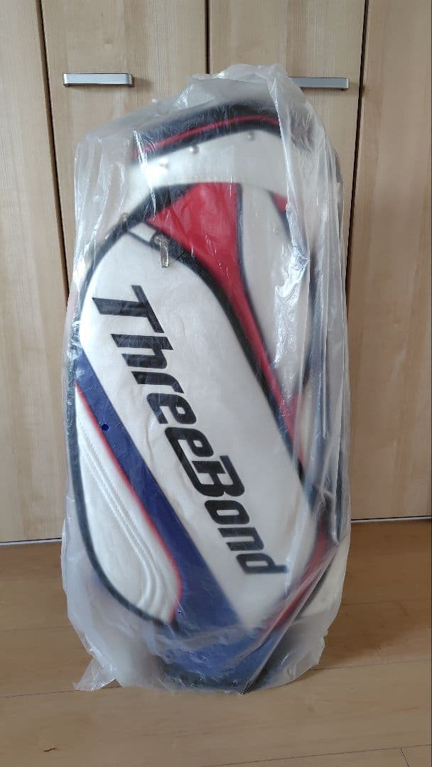 申ジエモデル　　ThreeBond キャディバッグ ホワイト/レッド/ブルー