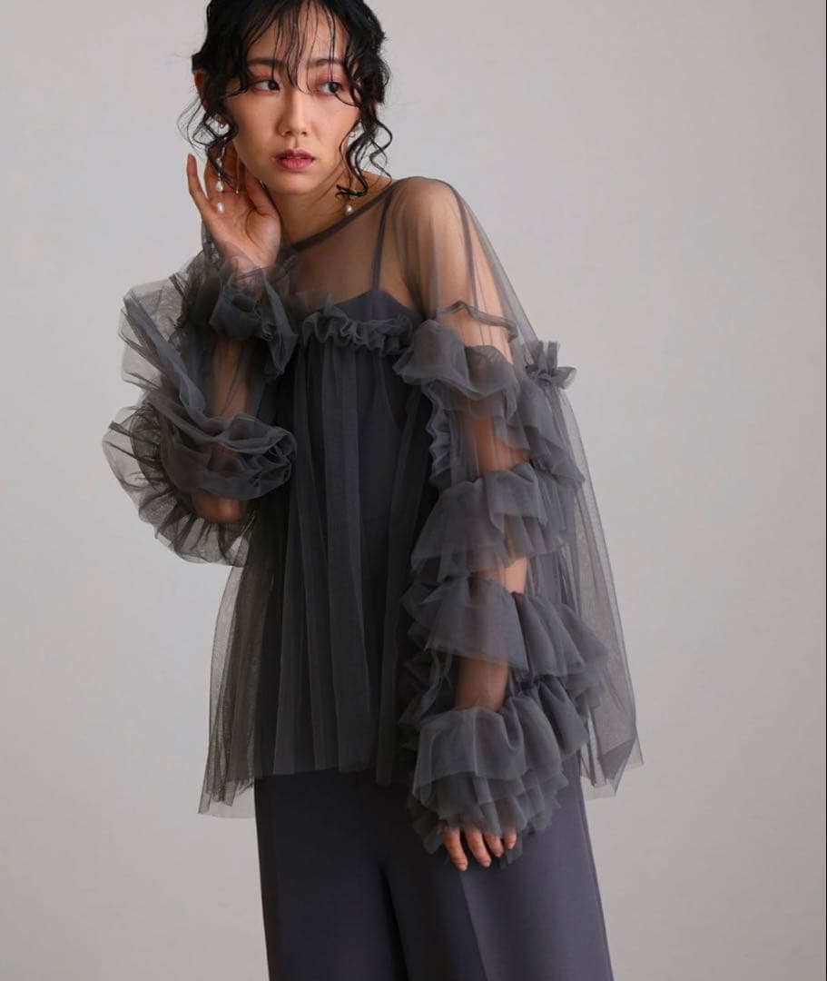 【新品未使用】atlo ギャザーチュールトップスオケージョン