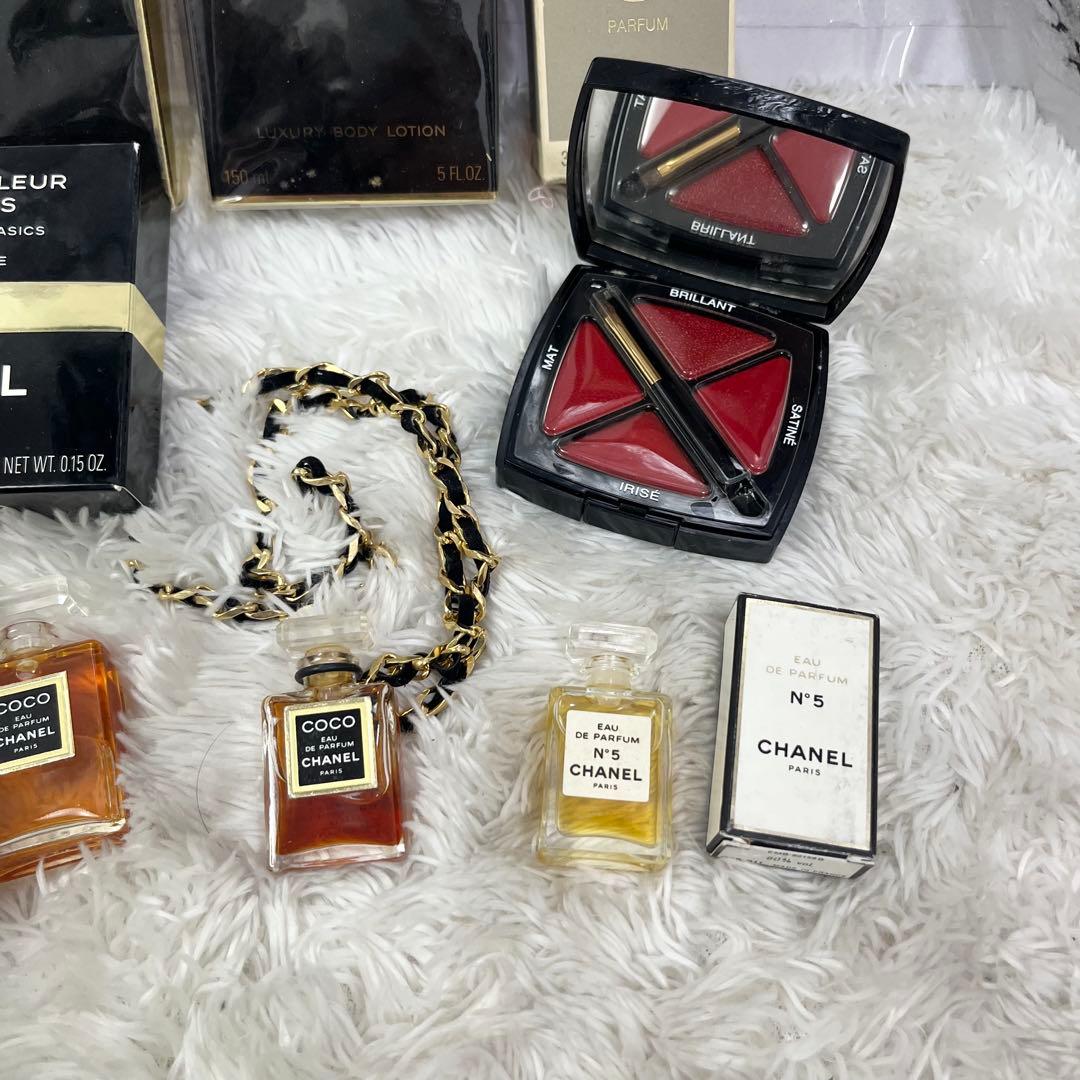 CHANEL 香水セットとリップカラー