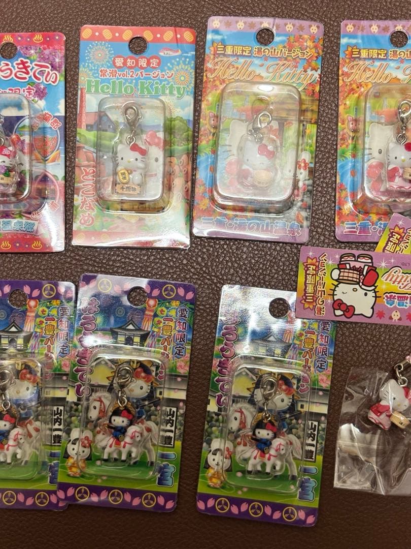ハローキティ　ご当地限定グッズ ストラップ4個　チャーム11個　セット