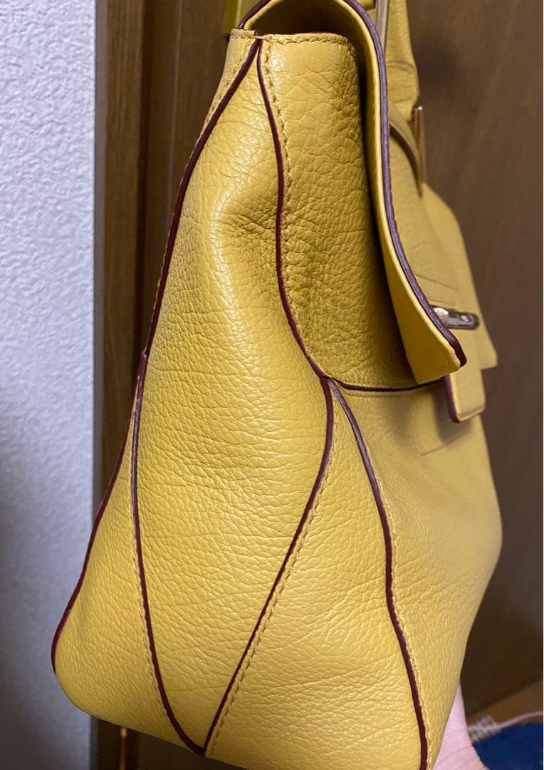 売切り価格★極美品★ドラマ榮倉奈々さん使用　FURLAハンドバックアルテーシア