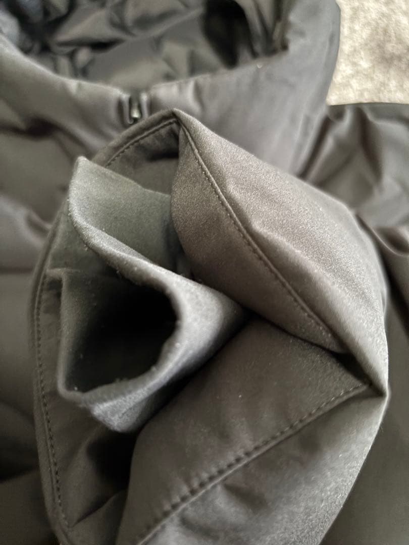 し*ん様 【UNIQLO】ユニクロシームレスダウンパーカ ダウンジャケット　ブラ