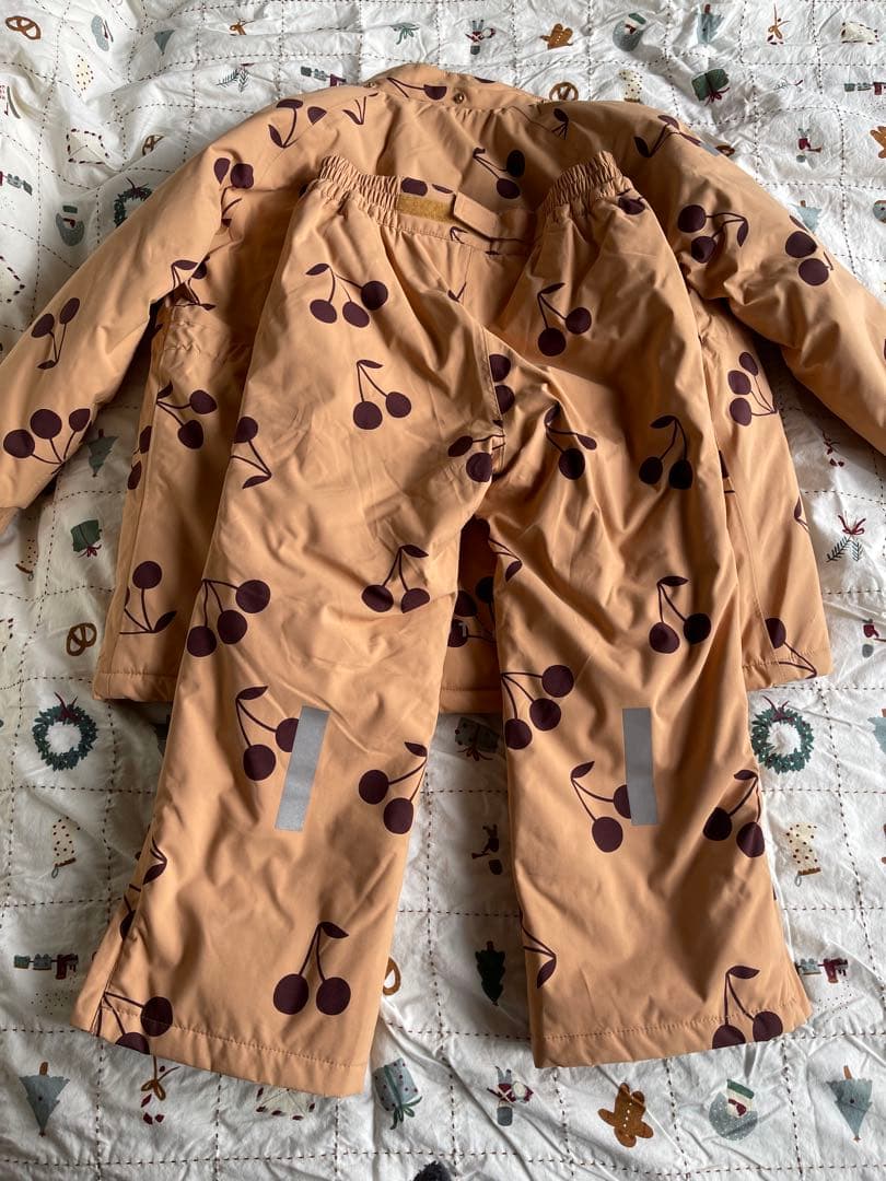 クリーニング済 tiny cottons スノージャケット&パンツ セット 8Y