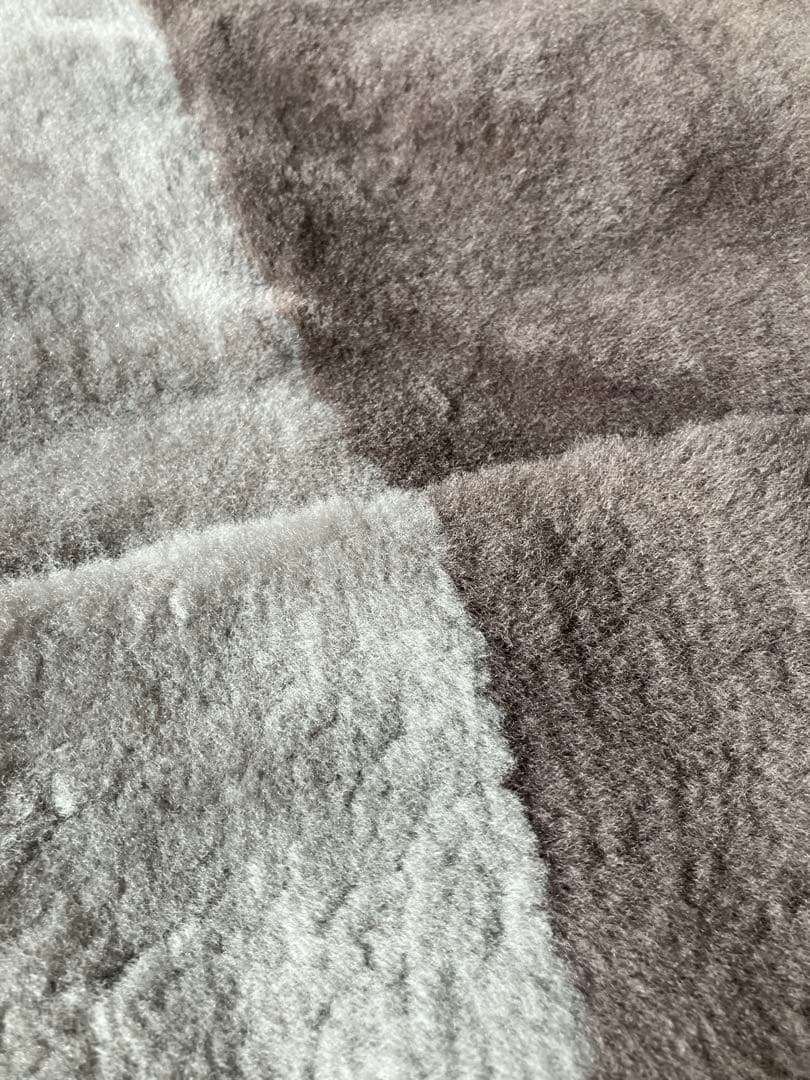 新品未使用 東洋羽毛 アリエスラグ ムートンカーペット Sサイズ180×180