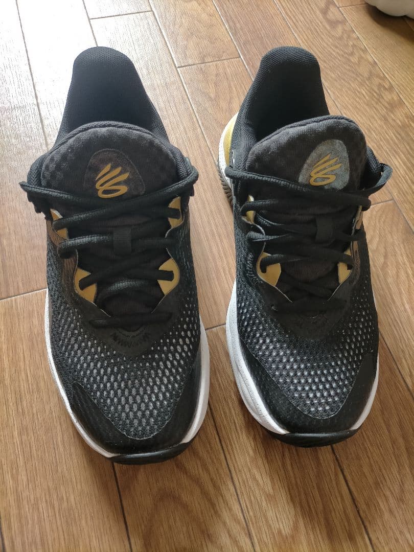 CURRY バスケットボールシューズ ブラック/ゴールド