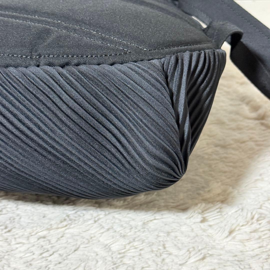未使用✨プリーツプリーズ　イッセイミヤケ　バイアスプリーツバックパック　黒