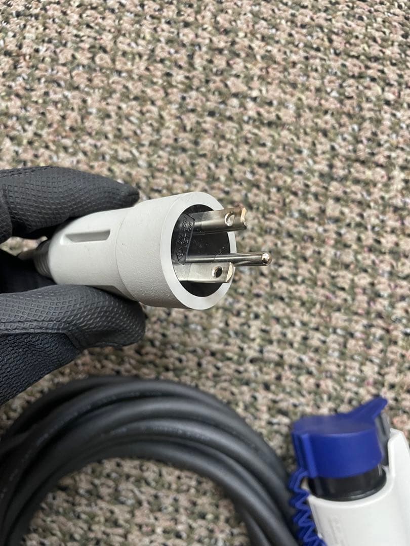 日産　リーフ　充電ケーブル