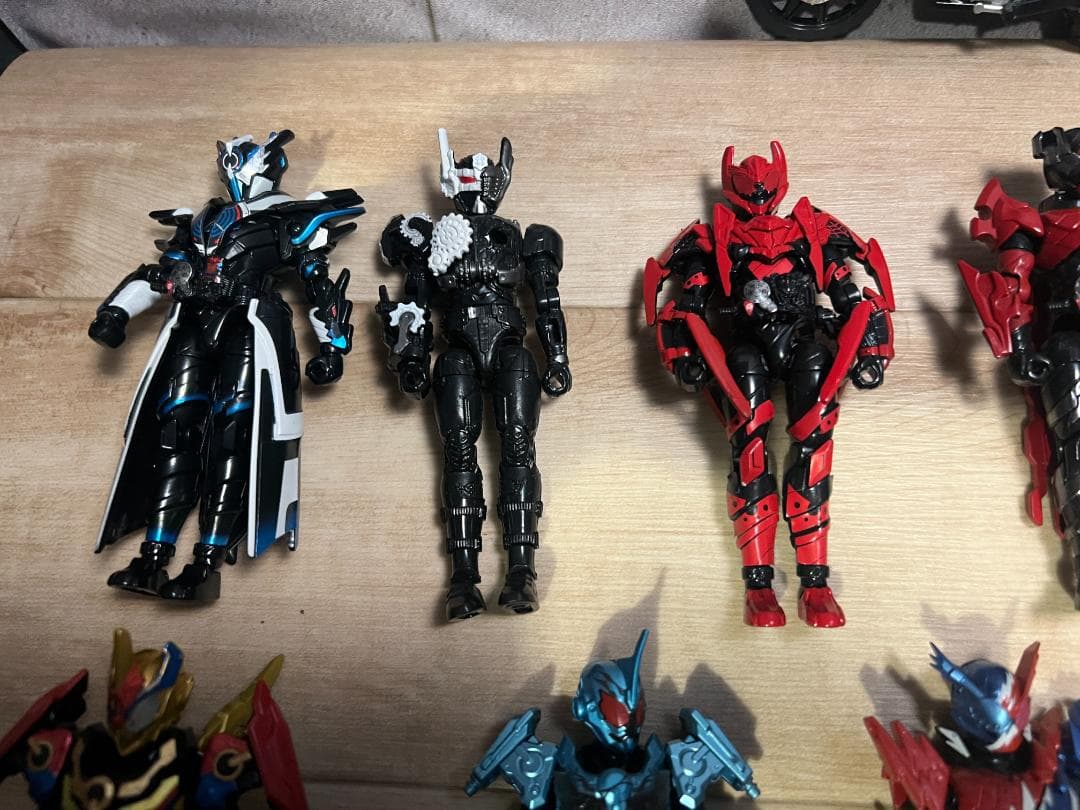 ゆ*く様 バンダイ )装動 SO-DO / 仮面ライダー 約100体 まとめ売り