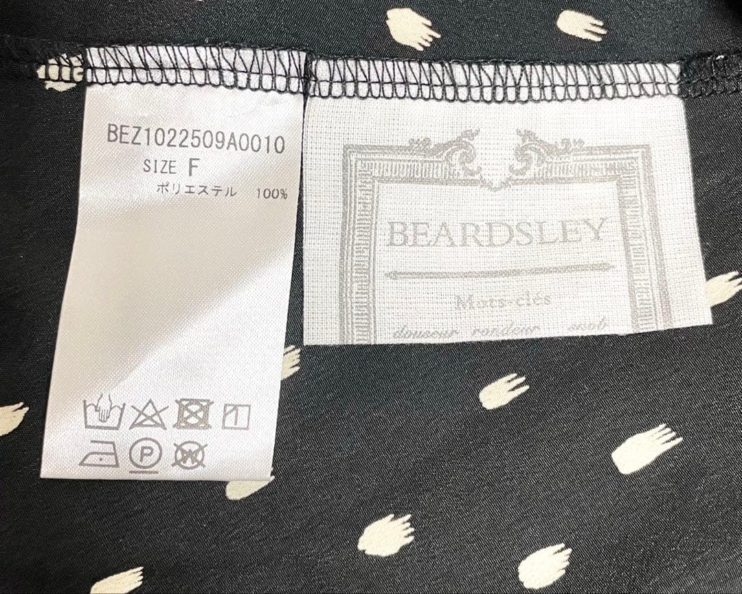 BEARDSLEプリントシャーリングワンピース