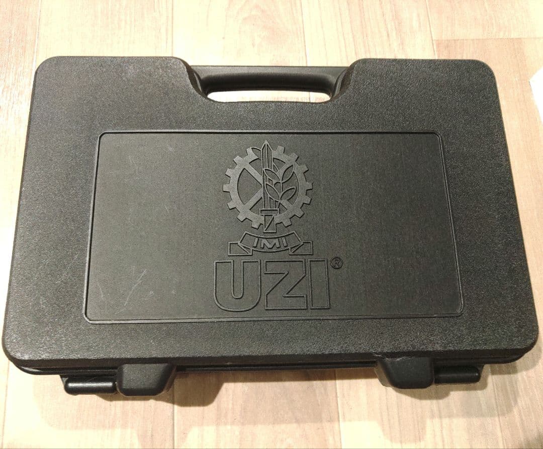 ※レオレオ　WA ミニUZI ガスブロ／美品・ケース・マガジン付